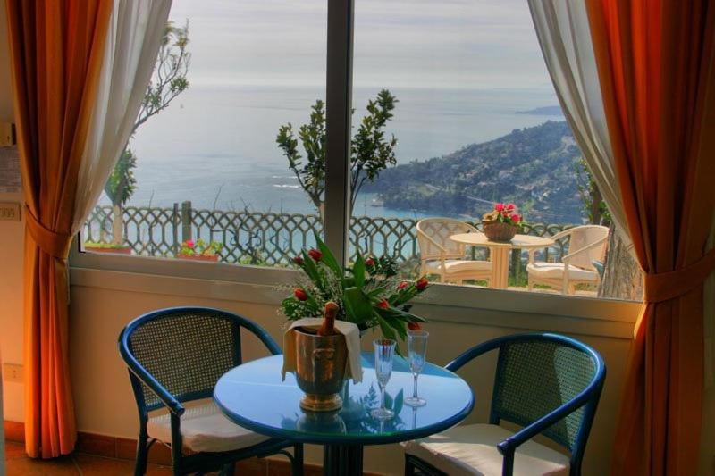 La Riserva Di Castel D'Appio- Charme & Relax Ventimiglia Luaran gambar