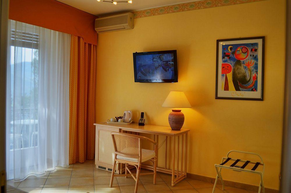 La Riserva Di Castel D'Appio- Charme & Relax Ventimiglia Luaran gambar